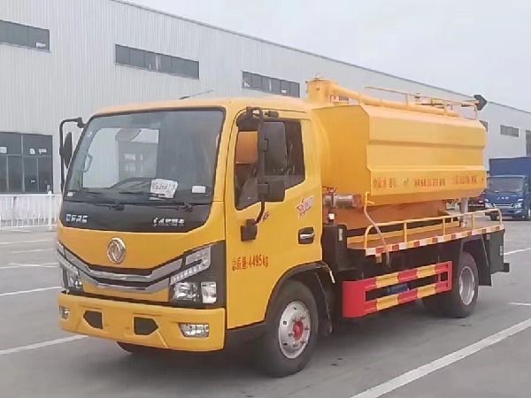 6方藍(lán)牌清洗吸污車(chē)